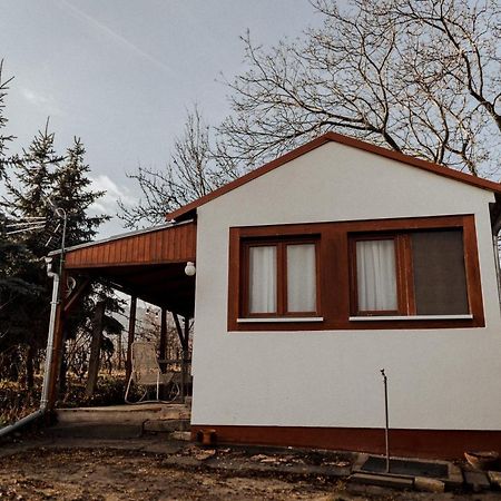 Balatongyörök Mandulas Kabin A Kishaz Dezsaval Es Kilatassal A Balatonra מראה חיצוני תמונה
